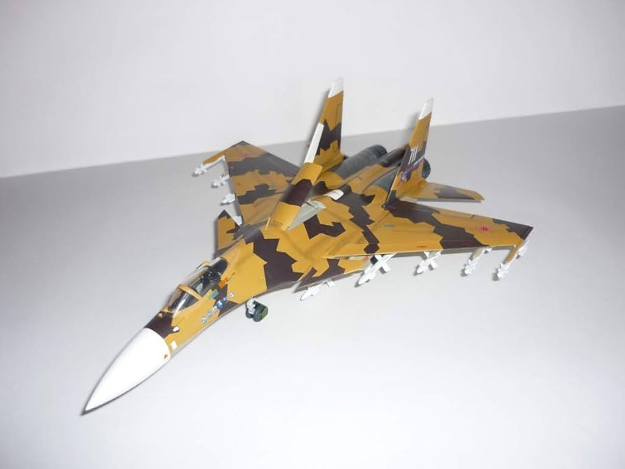ZVEZDA 7241 - Russian Supermaneuverable Fighter SU-37